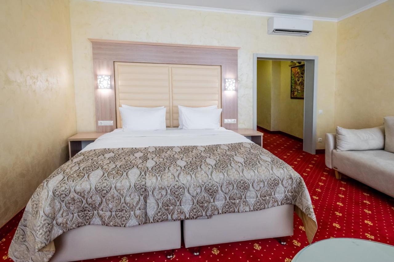 Hotel France Vinnytsia Extérieur photo A room at the hotel