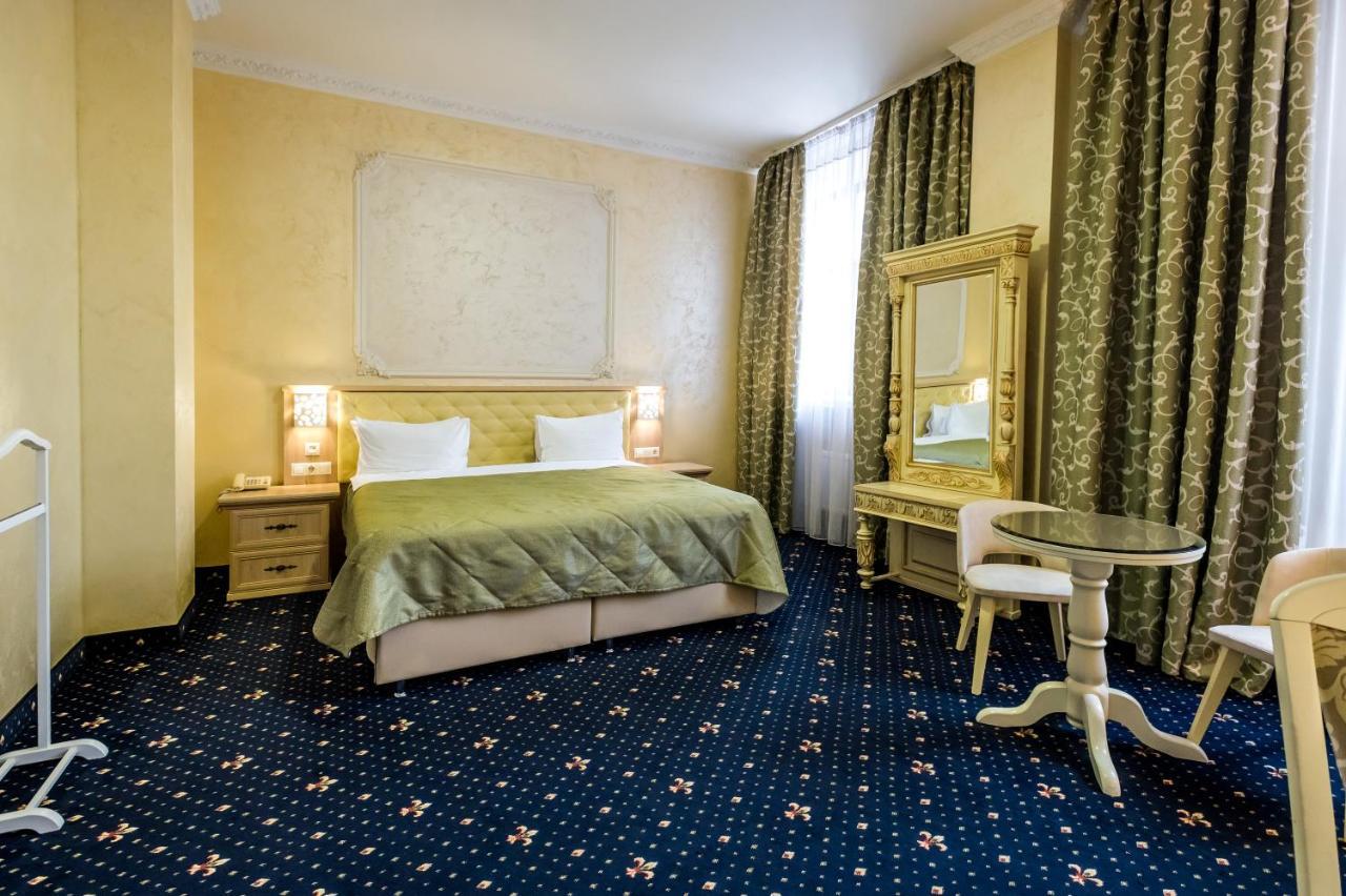 Hotel France Vinnytsia Extérieur photo A room at the hotel