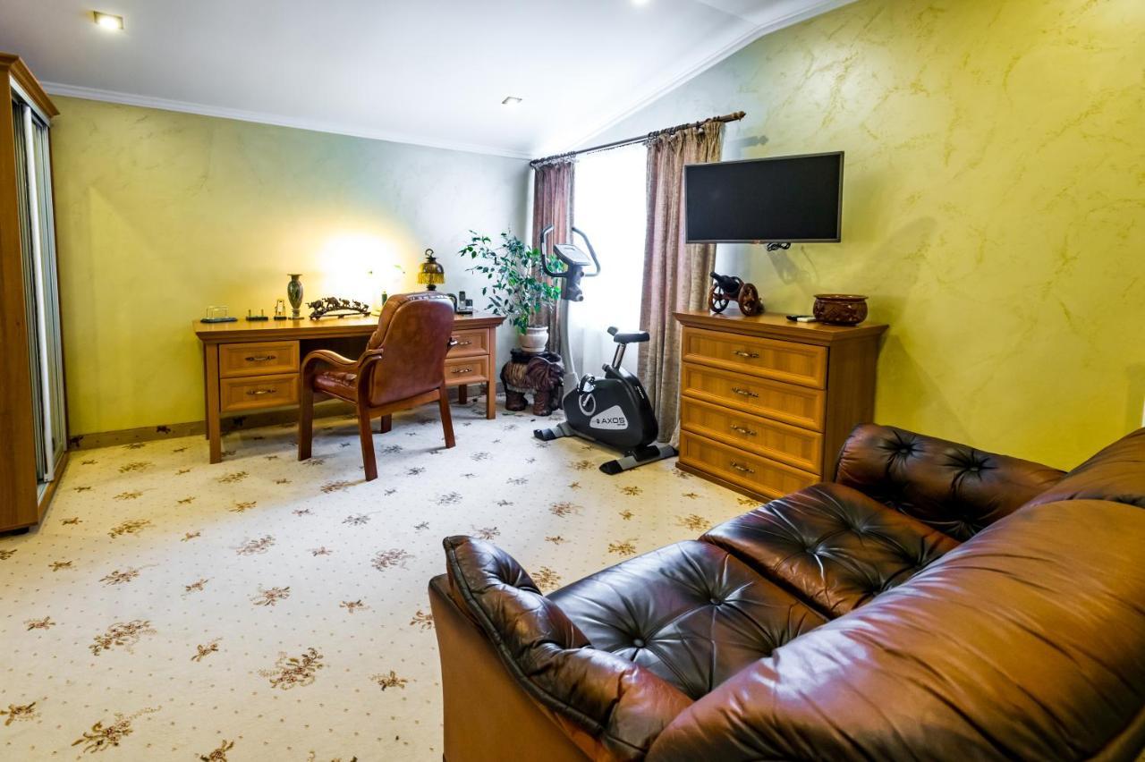 Hotel France Vinnytsia Extérieur photo A room at the centre