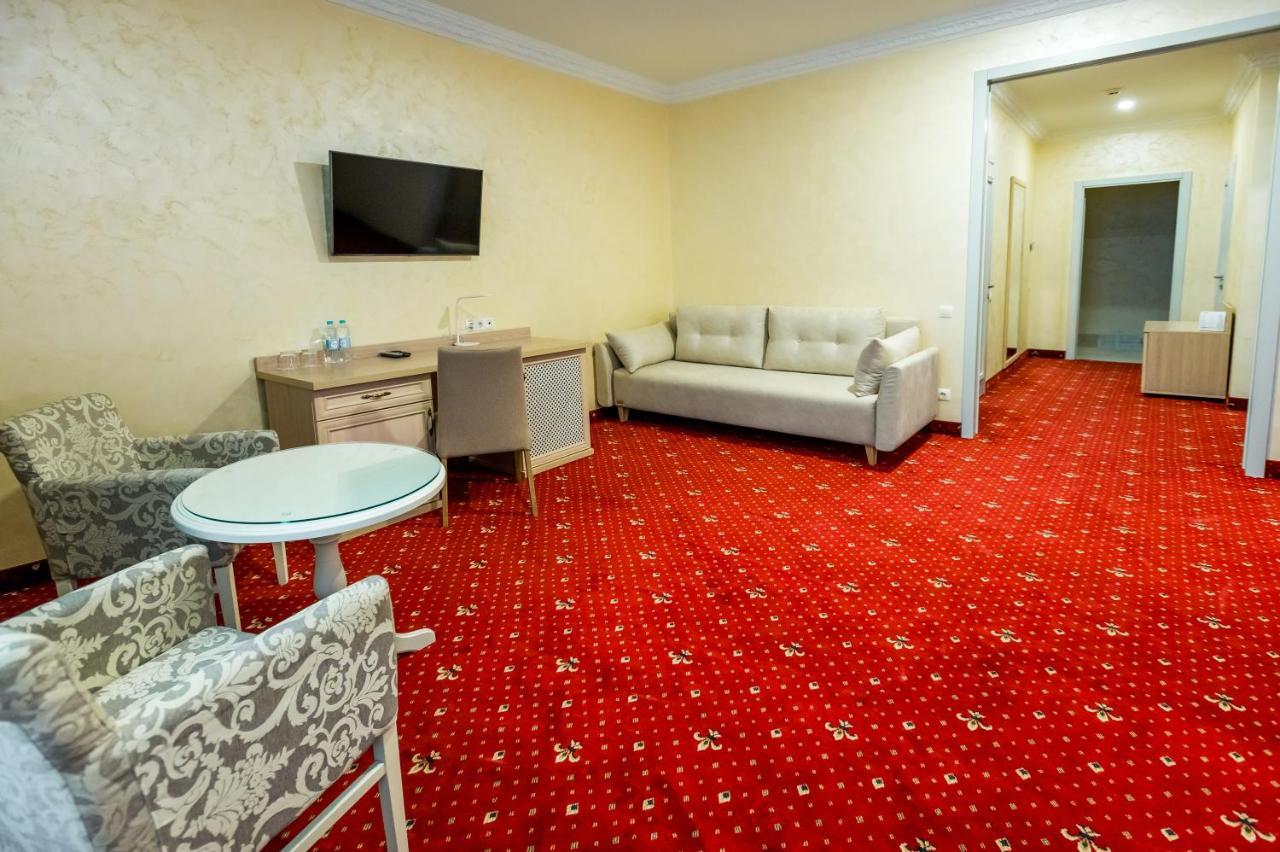 Hotel France Vinnytsia Extérieur photo A room at the hotel