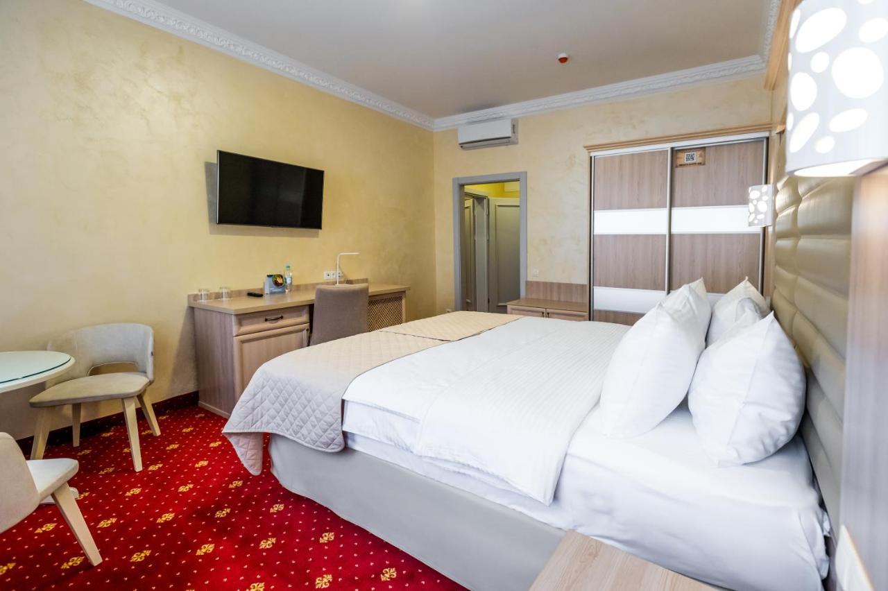 Hotel France Vinnytsia Extérieur photo A room at the hotel