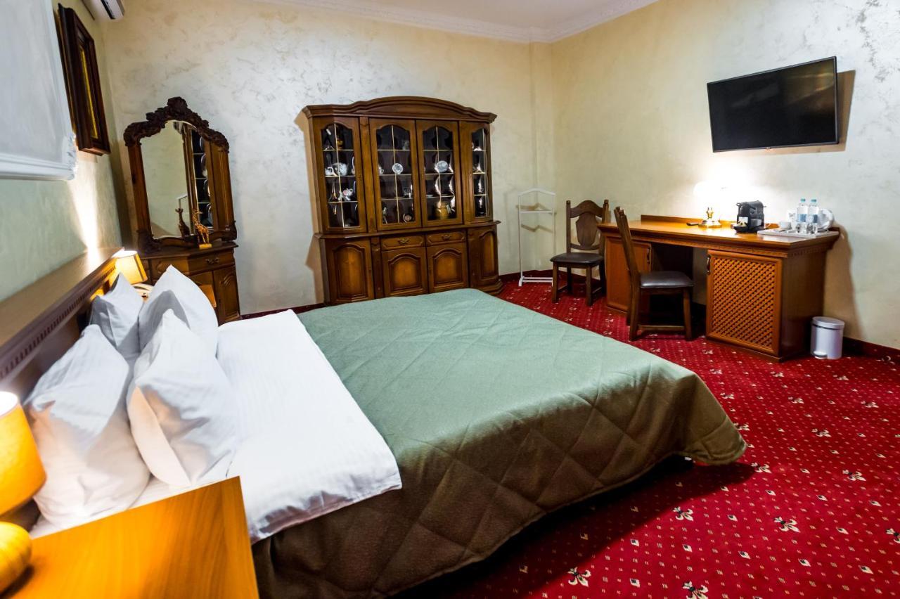 Hotel France Vinnytsia Extérieur photo A room at the hotel