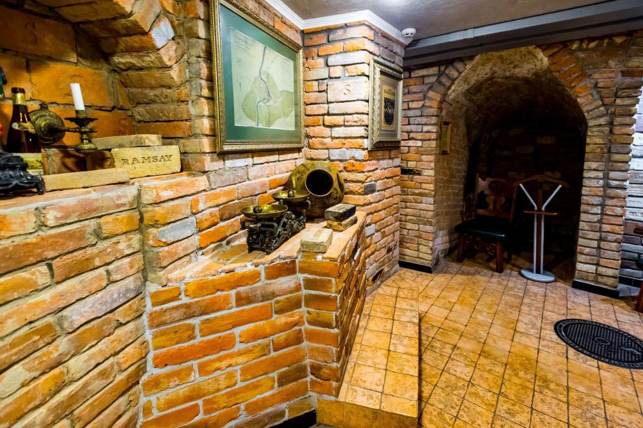 Hotel France Vinnytsia Extérieur photo The interior of the museum