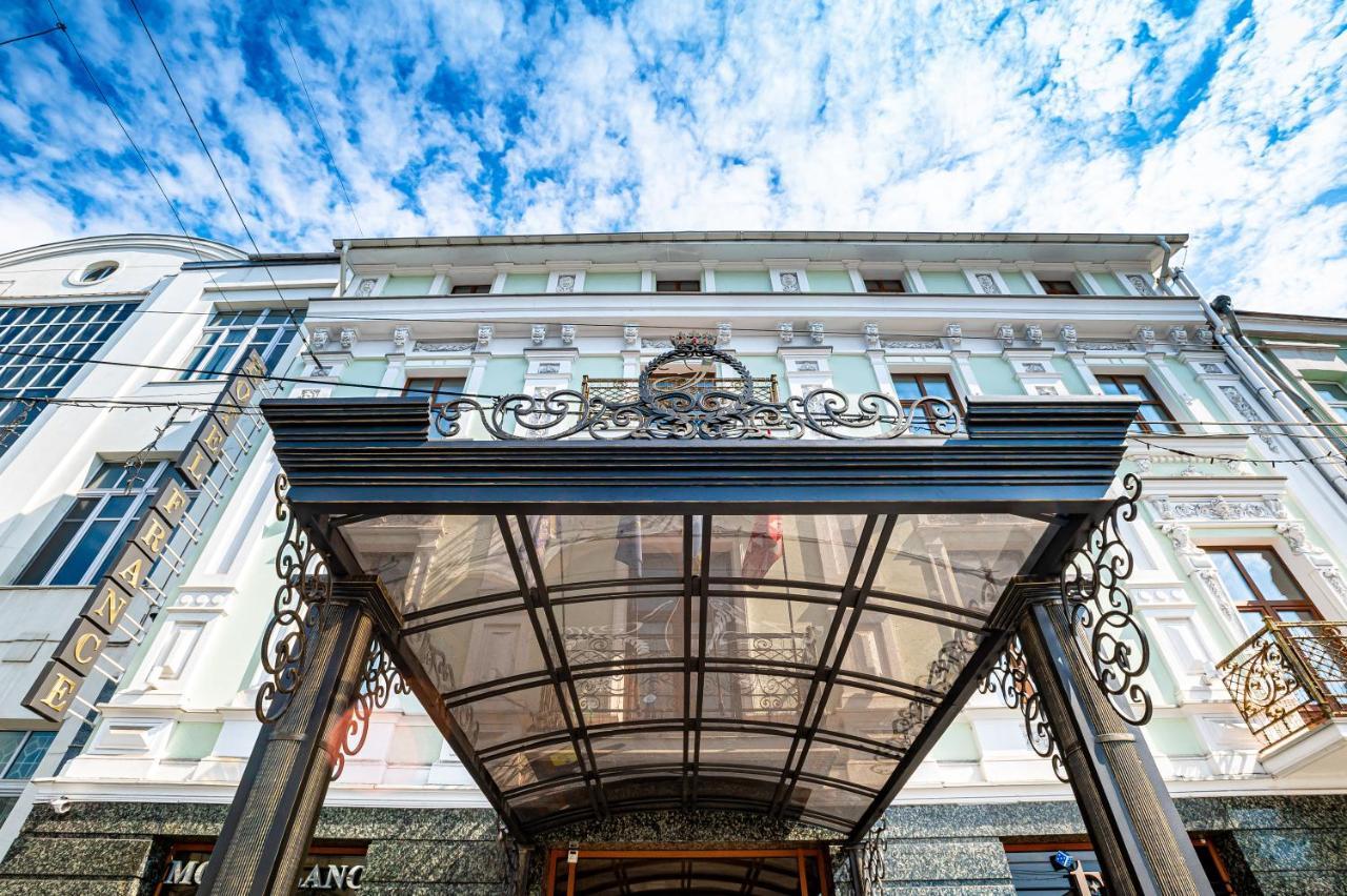 Hotel France Vinnytsia Extérieur photo The entrance of the hotel